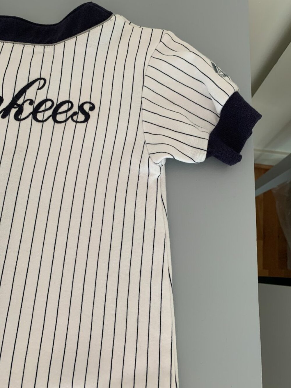 NWT NY Yankees Onesie 24 Months Official Merchandise - Picture 9 of 11